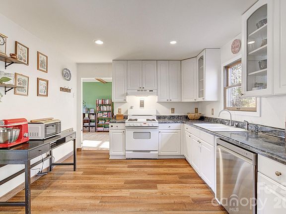 4th image of 92 Arrowood Rd