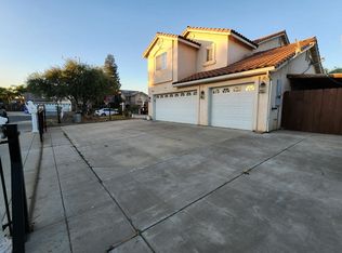 940 Maple St, Parlier, CA 93648
