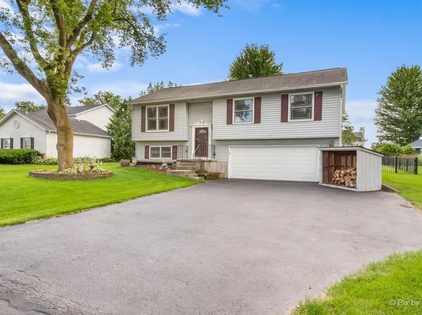 1203 Carey Dr, McHenry, IL 60050