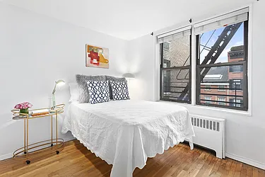 Sold by The SIMPLE Real Estate Co