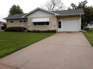1919 Mallory St SW, Cedar Rapids, IA 52404