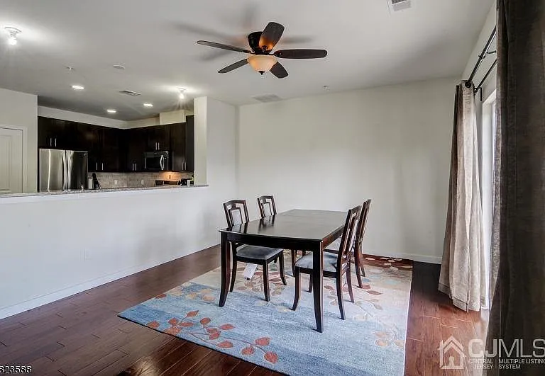 331 Pond Ln — Photo 10