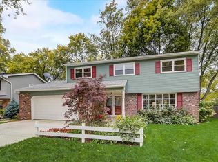 1616 Leabrook Ln, Wheaton, IL 60189