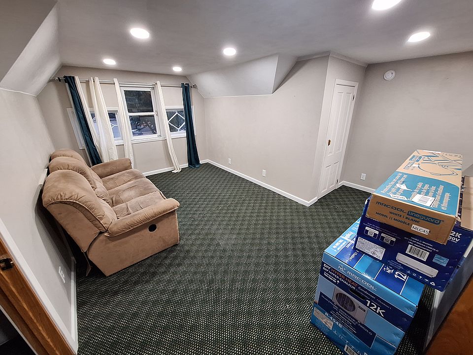 2nd image of 35 4th St SE #3