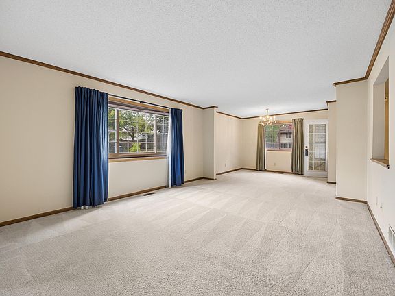 5th image of 4050 Maureen Dr NE #101NE