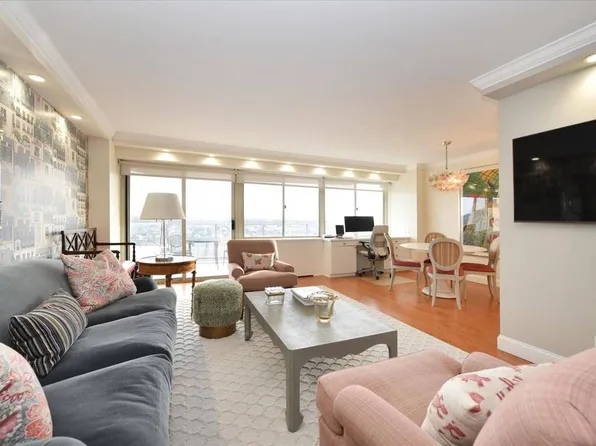 18-15 215th St #16R, Bayside, NY 11360