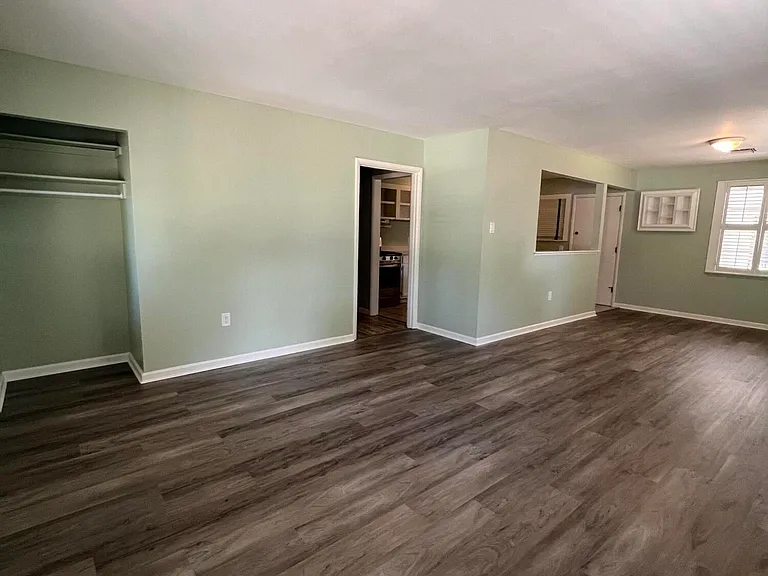 802 Augustine Dr — Photo 4