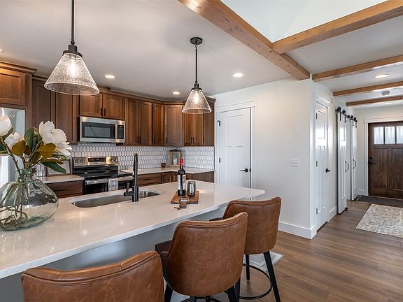 3rd image of 1855 Karmen Rd