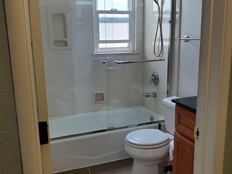 5622 Shattuck Ave #D — Photo 8