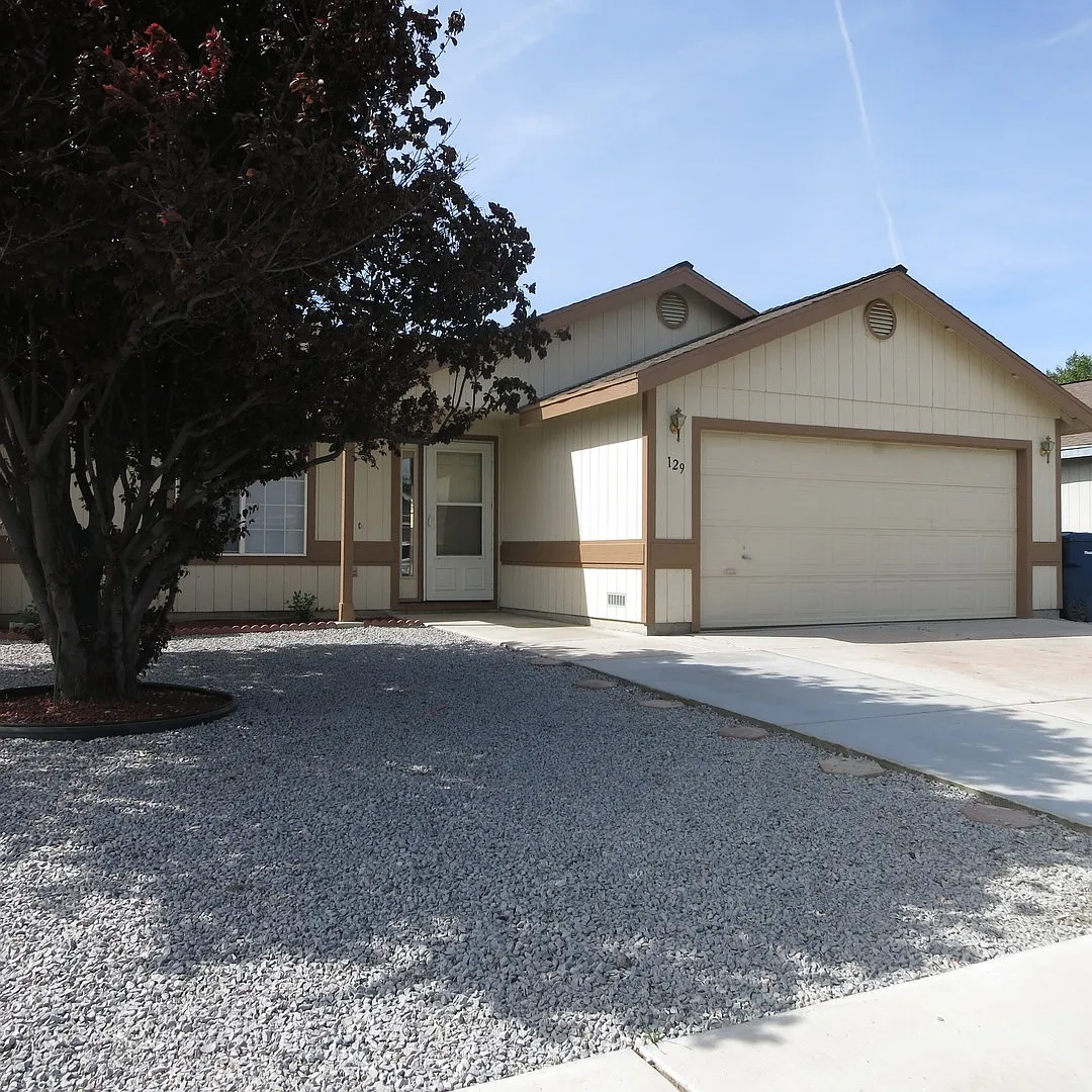 129 Primrose Dr photo 1