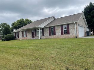 2704 Greenway Dr, Maryville, TN 37803