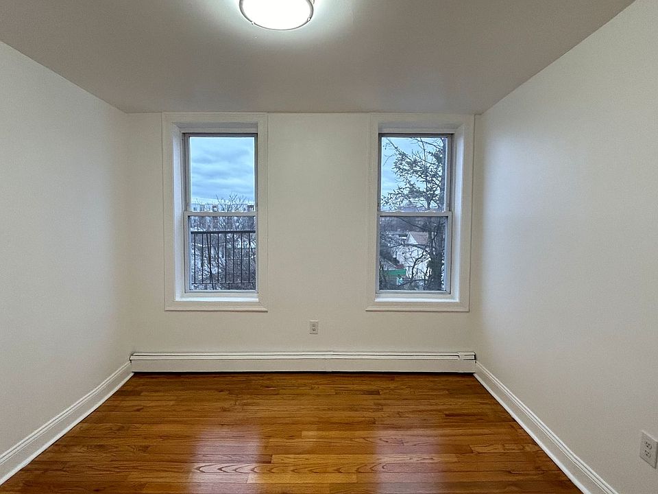 2nd image of 25 E 17th St #12M