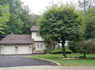 45 Condit Ct, Roseland, NJ 07068
