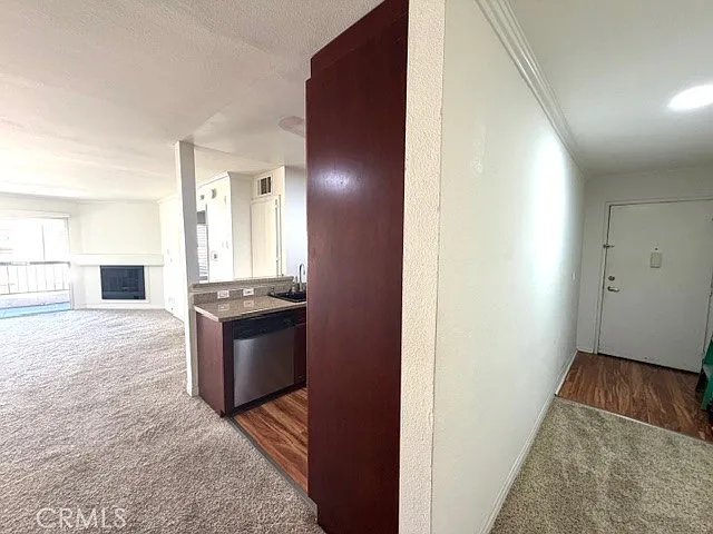 1 bed, 690 sqft, $2,300 — Photo 4