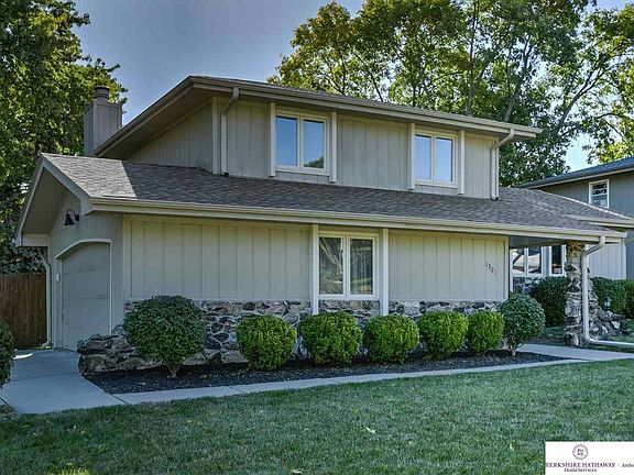3rd image of 1301 Holling Dr