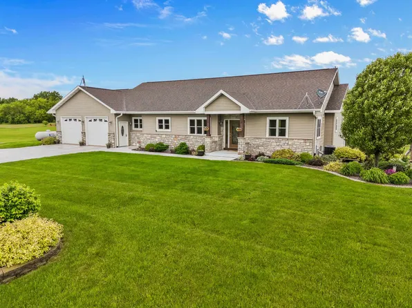 W5176 Maple Ridge Dr, Fond Du Lac, WI 54937