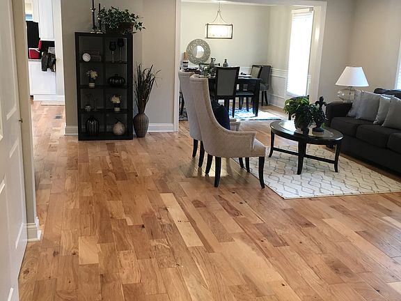 4th image of 348 Royal Valley Dr