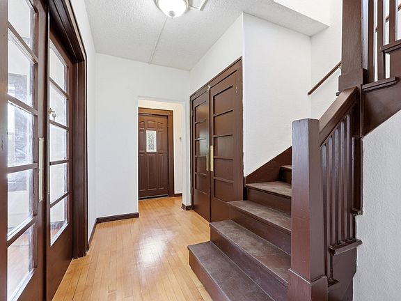 5th image of 901 College St N