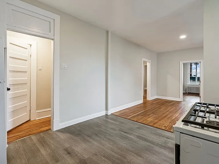 701 Brownsville Rd — Photo 33