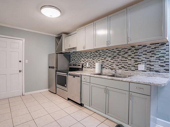 5th image of 524 E 9th Ave