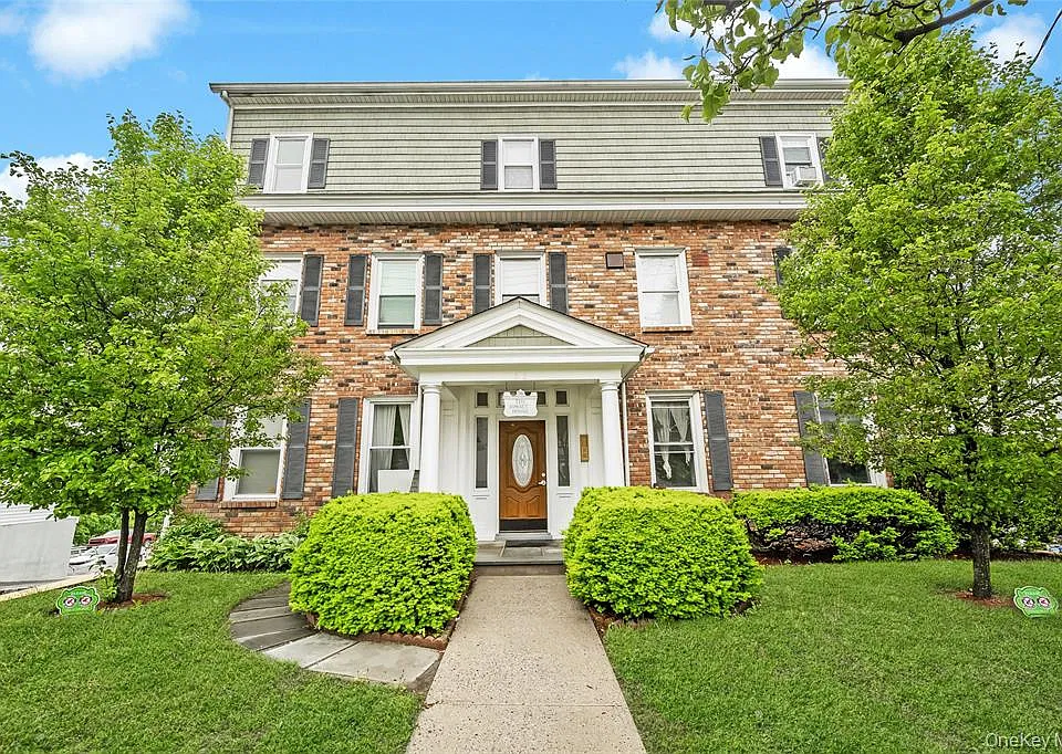 56 S Highland Ave #C3