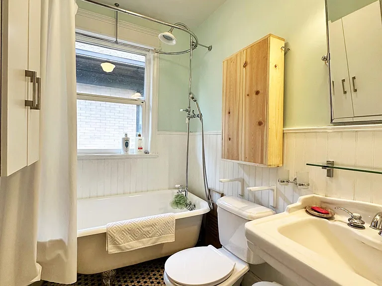 1304 York St — Photo 4