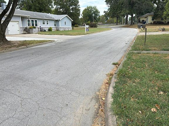 5th image of 111 N Highland Rd