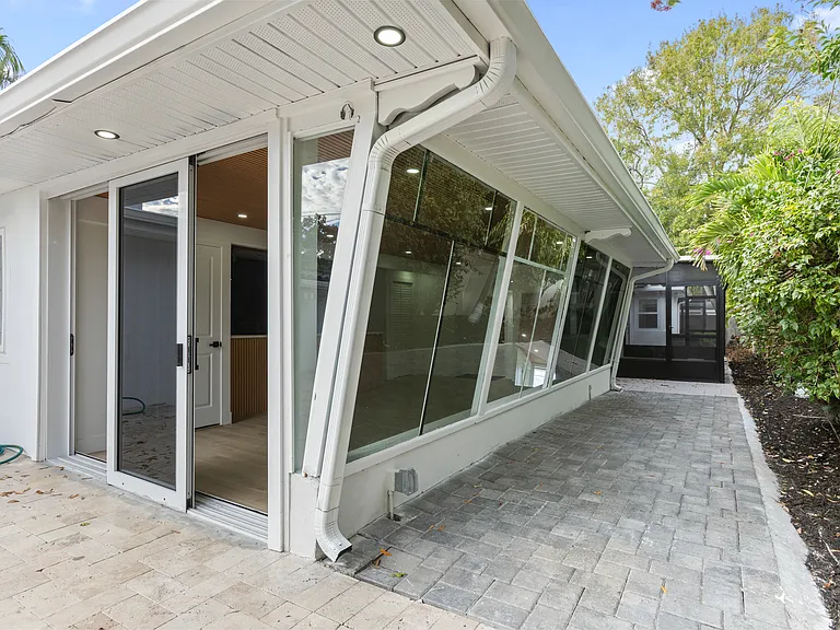 131 Toledo Way NE — Photo 25