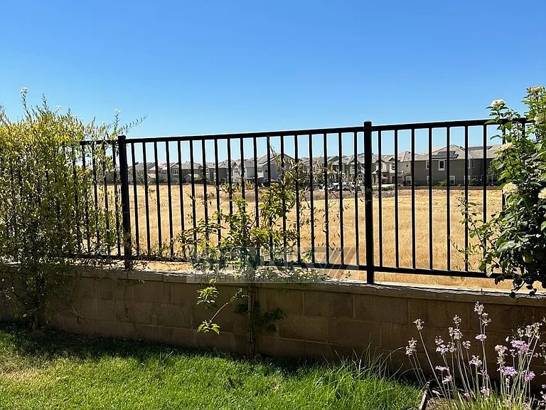 1347 Larkspur Dr — Photo 33
