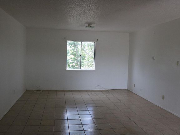 5th image of 312 NE H Ave #4