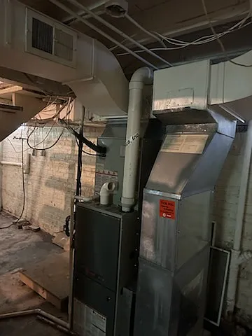 1675 E Decatur St — Photo 11