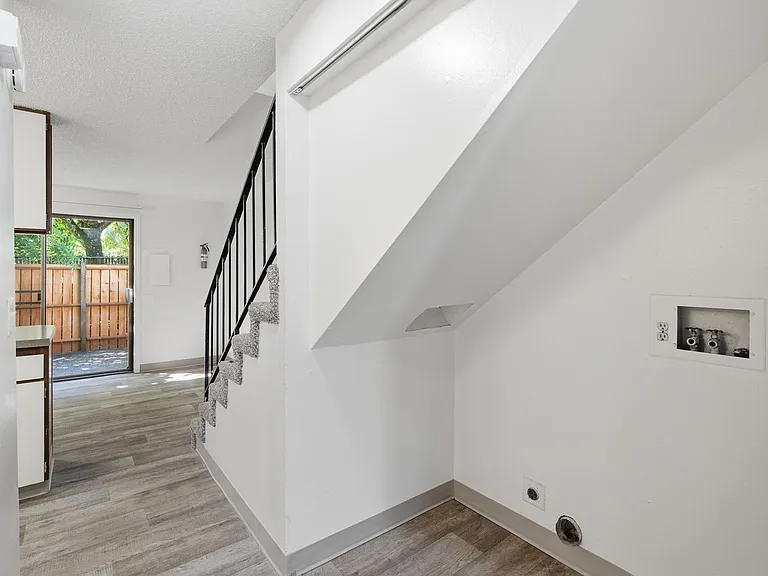 Rolling Hills Townhouses — Photo 28