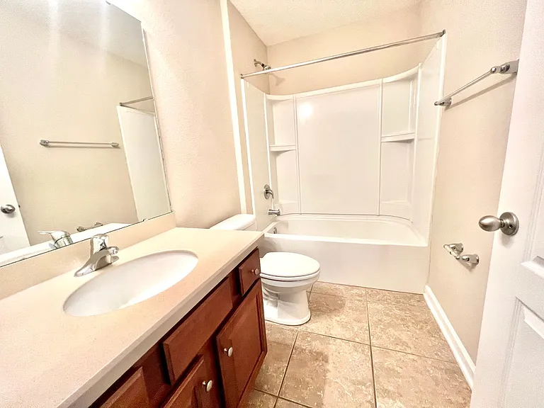 1009 Mayfair Creek Ct — Photo 15