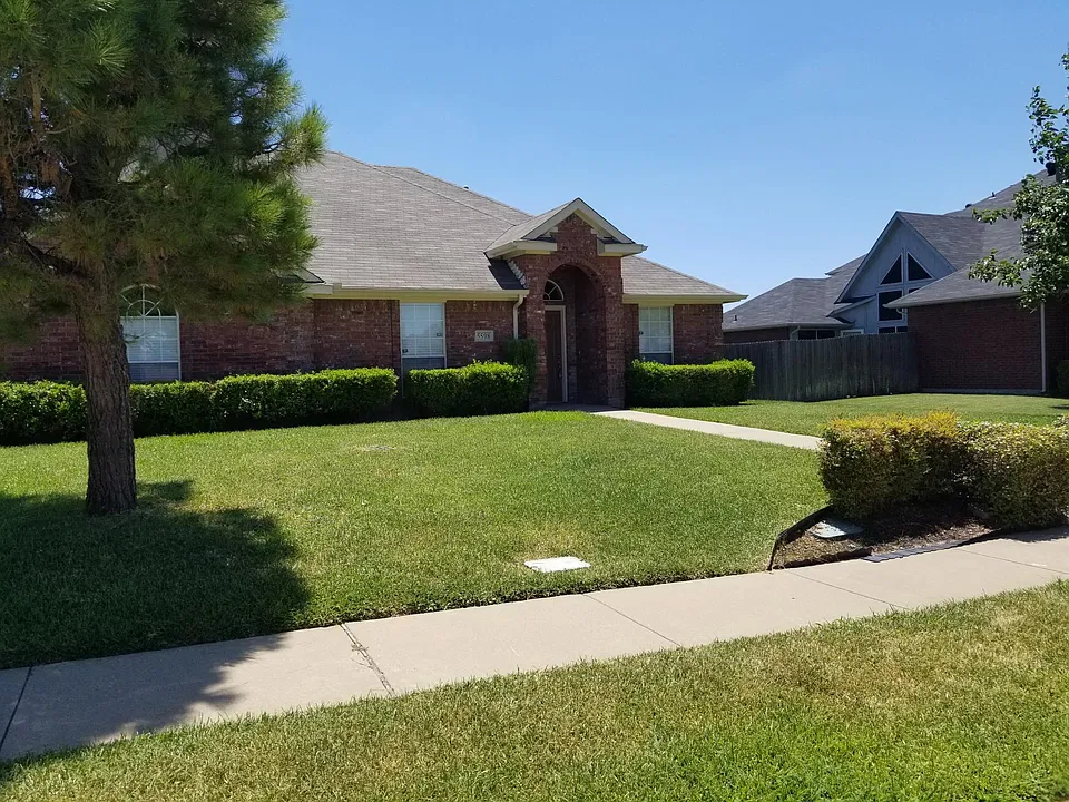 5598 Carrington Dr