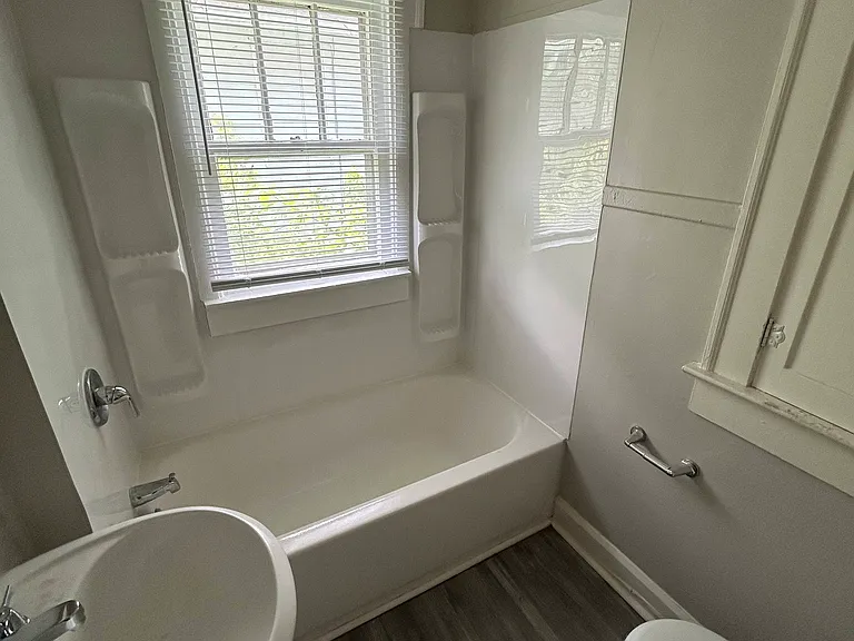 821 N Bradley Ave — Photo 15