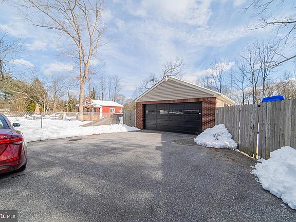 4th image of 1717 Newcombtown Rd