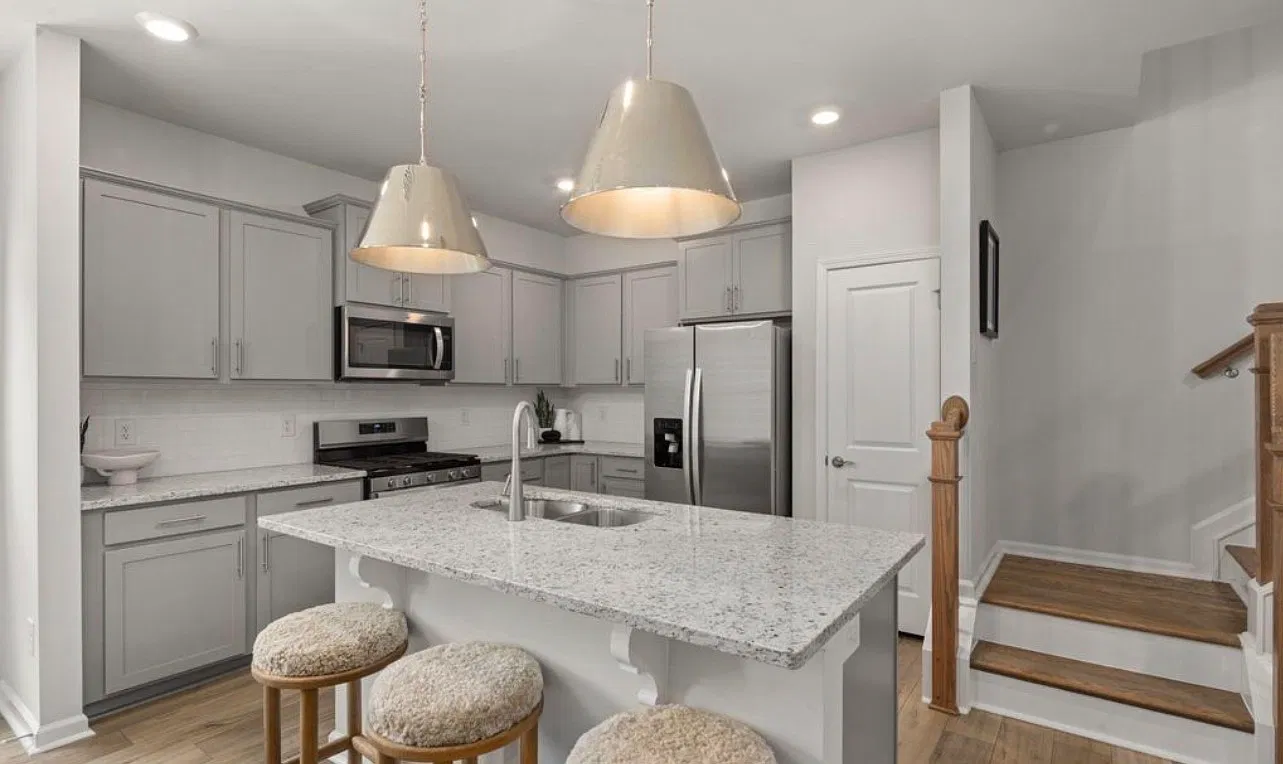 3 bed, 2.5 bath, 1558 sqft, $1,895 — Photo 3