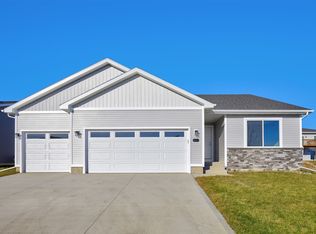 9441 Modena Ln, West Des Moines, IA 50266