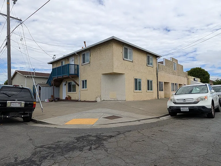 959 Thornton St — Photo 13