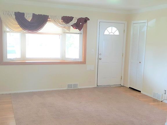 3rd image of 28096 Groveland St