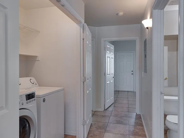 Bella Rosa Apartments — Photo 11