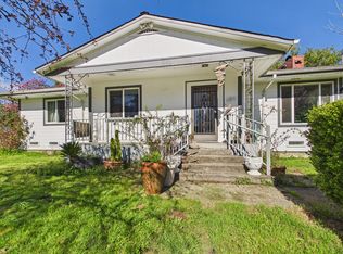 121 Manzanita Ave, Redway, CA 95560