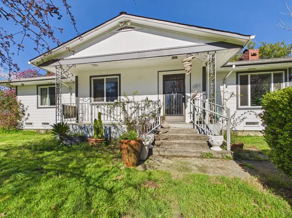 121 Manzanita Ave, Redway, CA 95560
