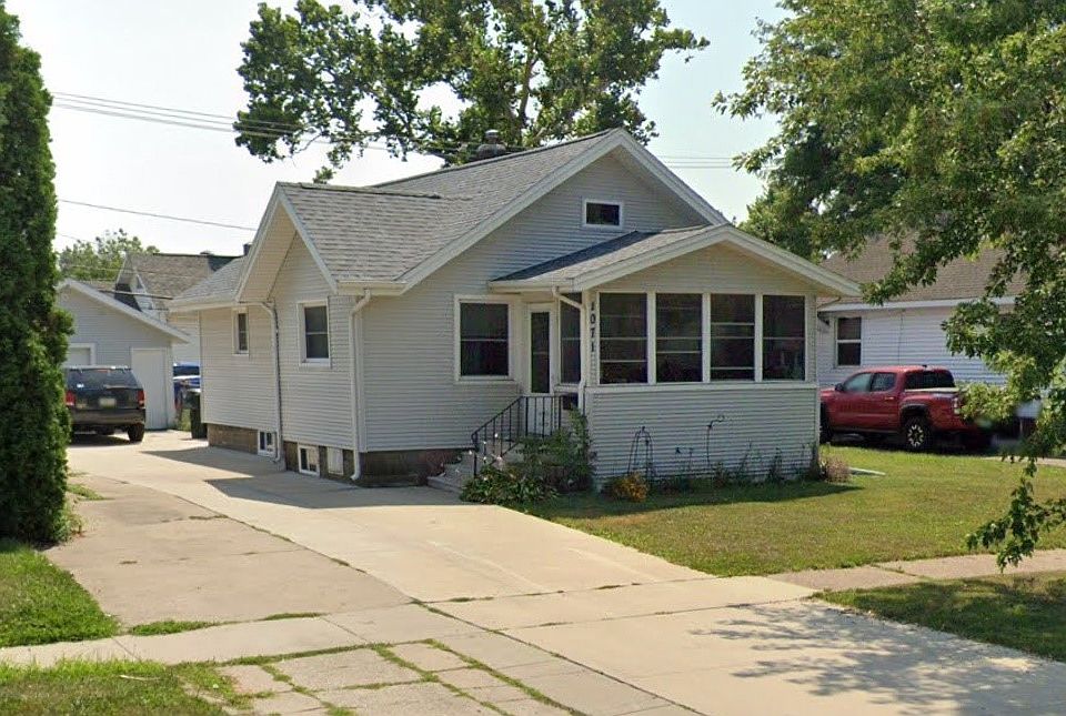 1st image of 1071 F Ave NW