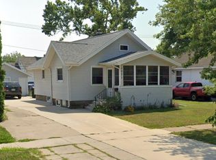 1071 F Ave NW, Cedar Rapids, IA 52405