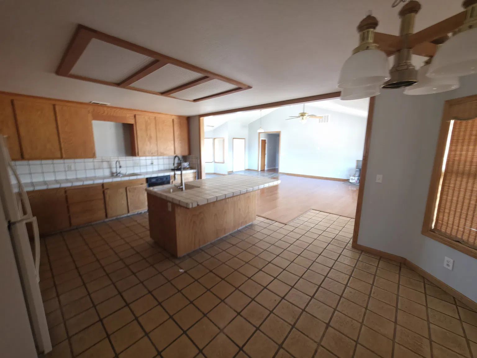 4 bed, 2.5 bath, 2038 sqft, $3,800 — Photo 4