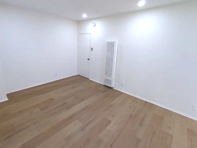6804 Baird Ave #17 — Photo 9