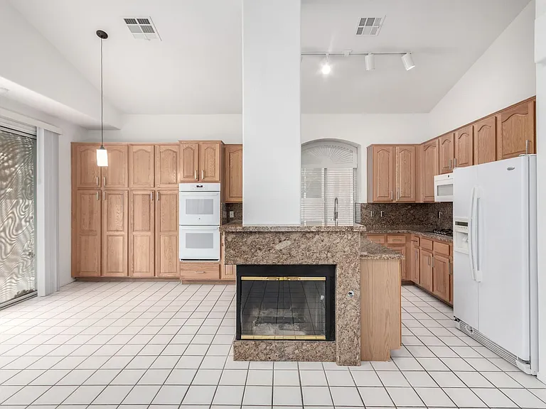 2412 Shady Vista Dr — Photo 11
