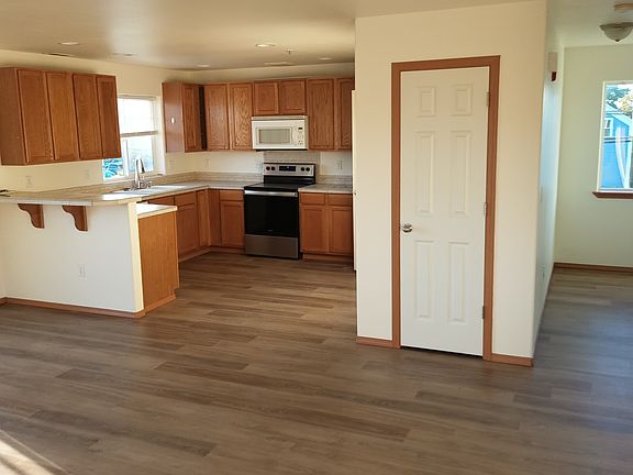 4th image of 2306 Wetmore Ave APT C