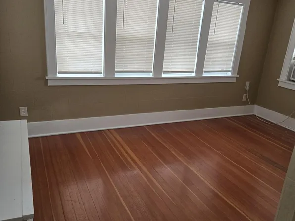 204 S 48th St, Omaha, NE 68132